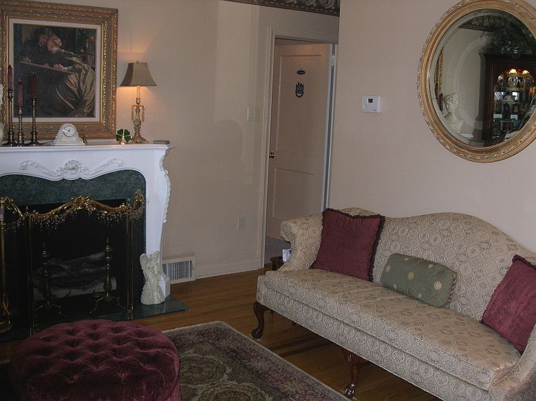 Living Room/Entry
