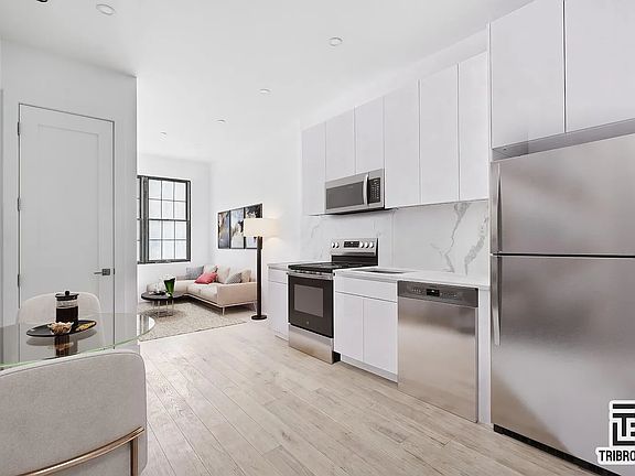 2nd image of 417 Lorimer St #1R