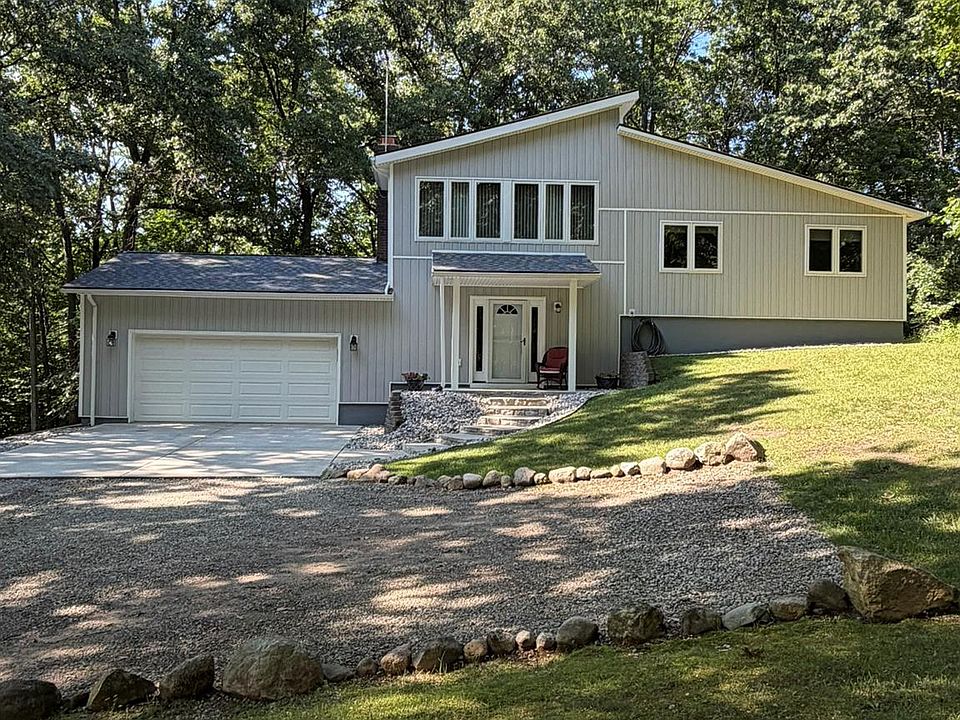 1st image of 825 Rowlinson Ln
