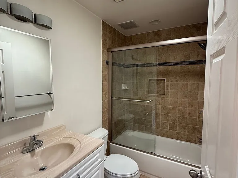 520 Washington St — Photo 10