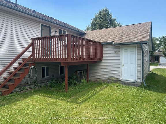 3rd image of 822 Woodside Ct