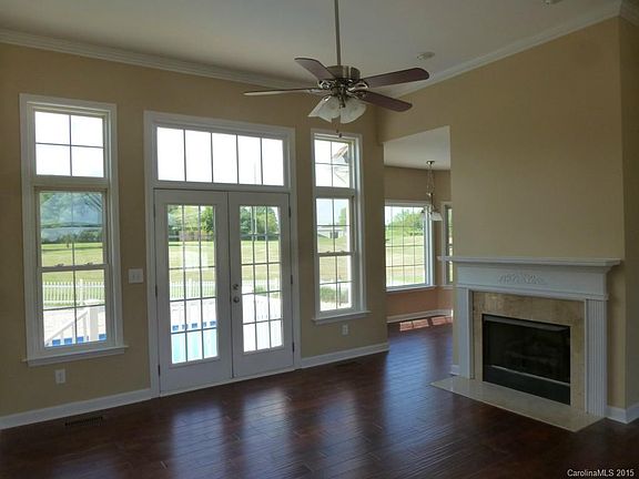 4th image of 168 Fox Den Cir #77