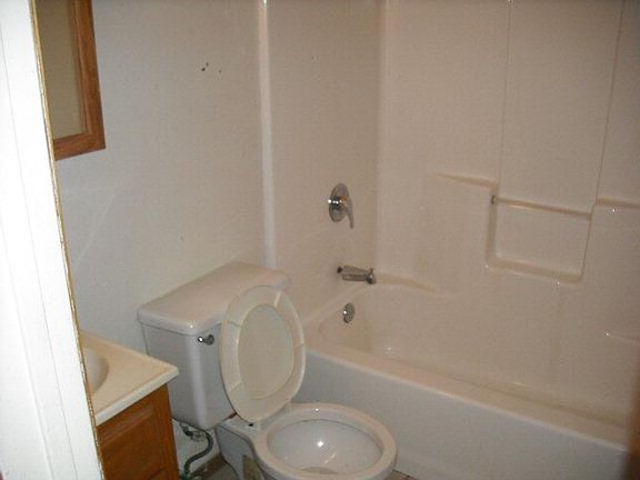 2nd image of 602 Pecan Dr E