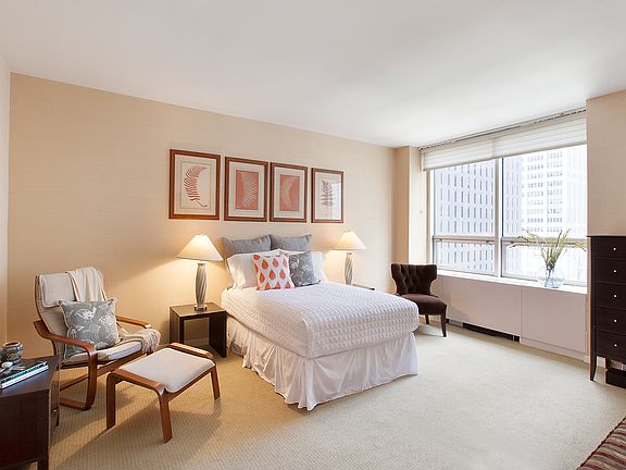 4th image of 15 W 53rd St #16E