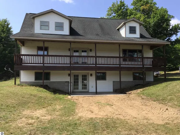 9498 Shively Rd SE, Fife Lake, MI 49633