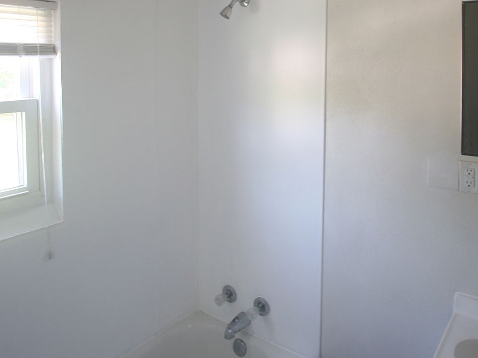 2nd image of 119 Woodrow Ave APT 4