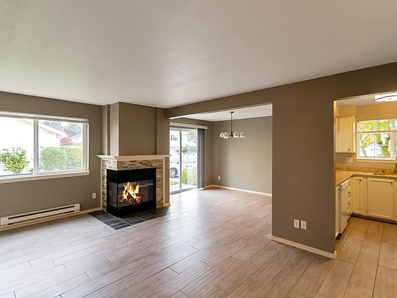 4th image of 927 132nd St SW