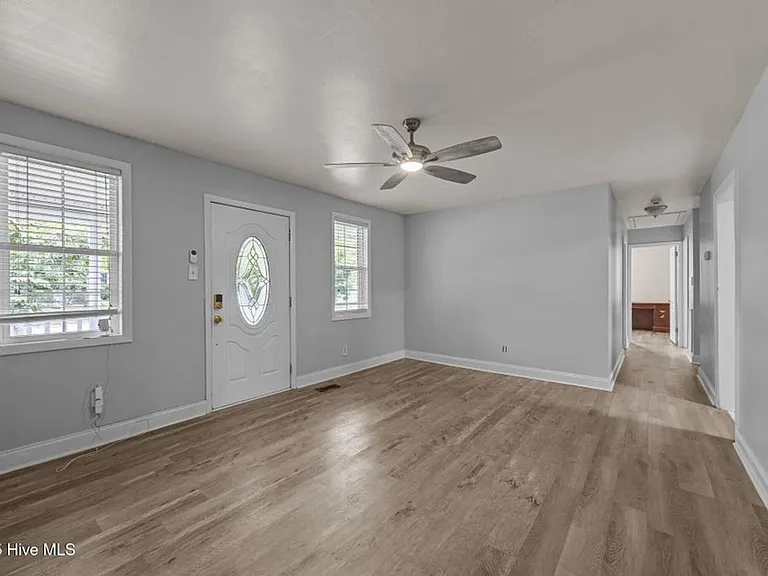 613 Maple St — Photo 4