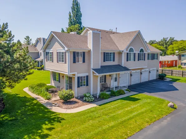 677 Silver Creek Rd, Woodstock, IL 60098