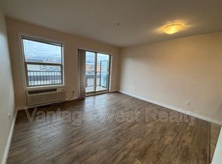 598 Sutherland Ave #403, Kelowna, BC V1Y5X1