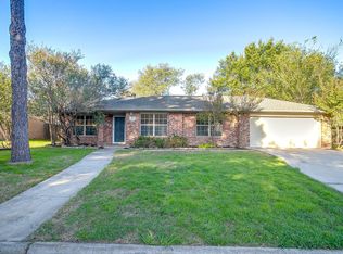 109 Briarwood Dr, Kennedale, TX 76060