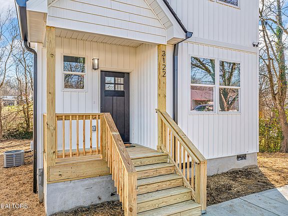 3rd image of 3122 Boright Dr NE