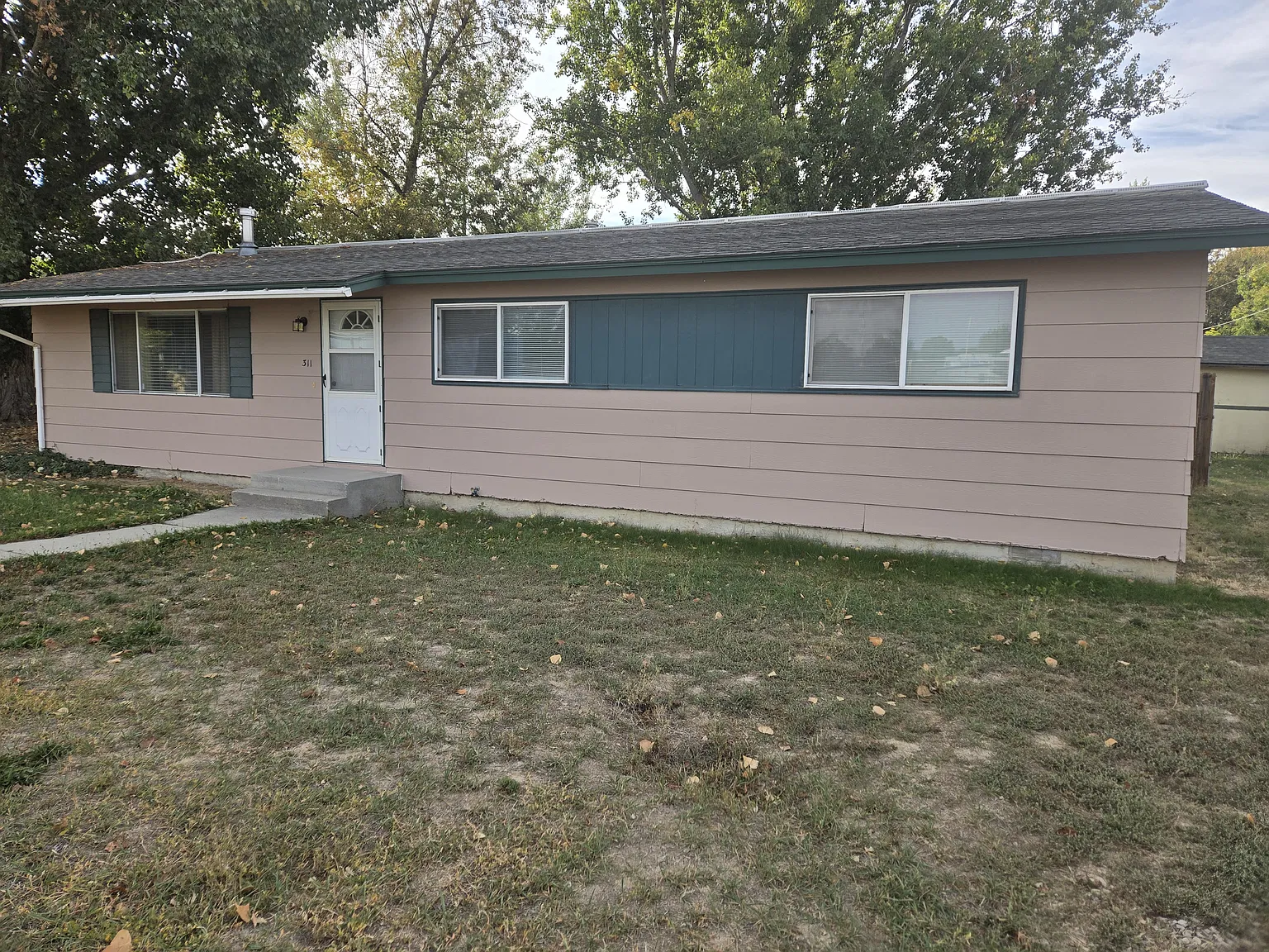 3 bed, 1.5 bath, 1300 sqft, $1,800 — Photo 1
