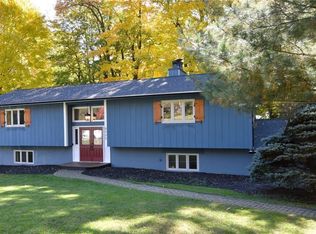8505 Rockspring Dr, Chagrin Falls, OH 44023