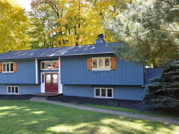 8505 Rockspring Dr, Chagrin Falls, OH 44023