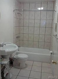 5th image of 932 E 111th Dr