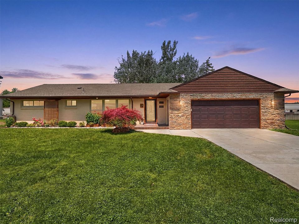 1st image of 39582 Burton Dr