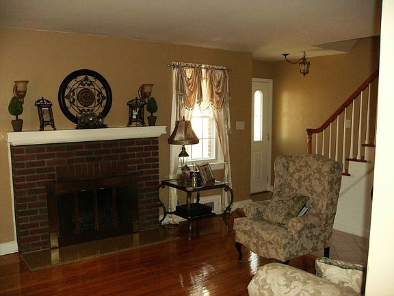 Living Room w/fireplace