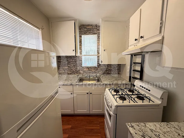 324 S 6th Ave #D — Photo 8