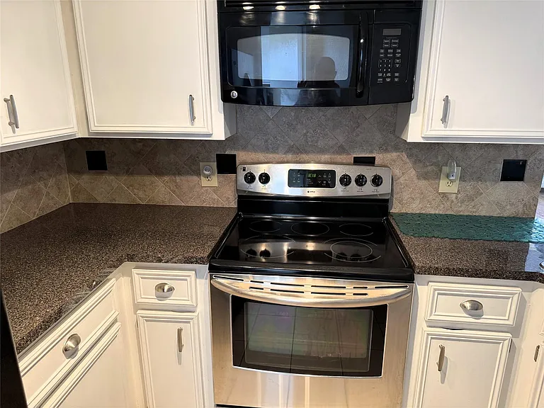 62 Evanston St #2/5 — Photo 5