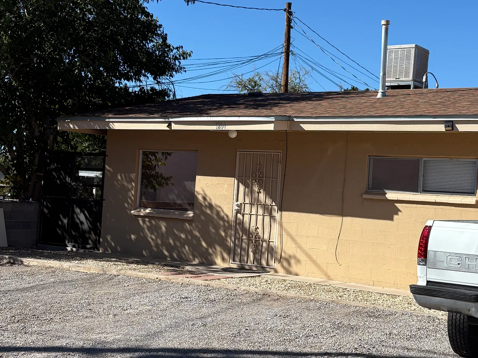 2 bed, 1000 sqft, $975 — Photo 1
