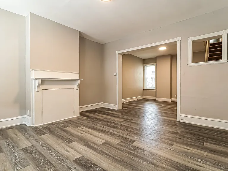 1595166_018_living_room_13040214.jpg