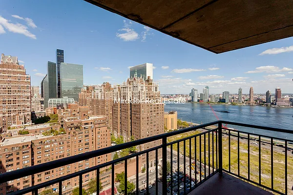 Rented by Mirador Real Estate | media 37