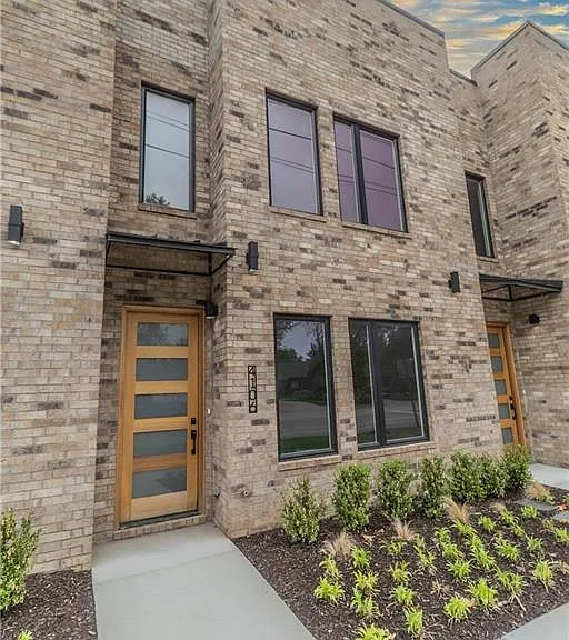 4106 W Olive St — Photo 1