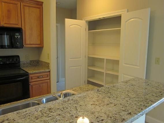 4th image of 2912 N University Dr