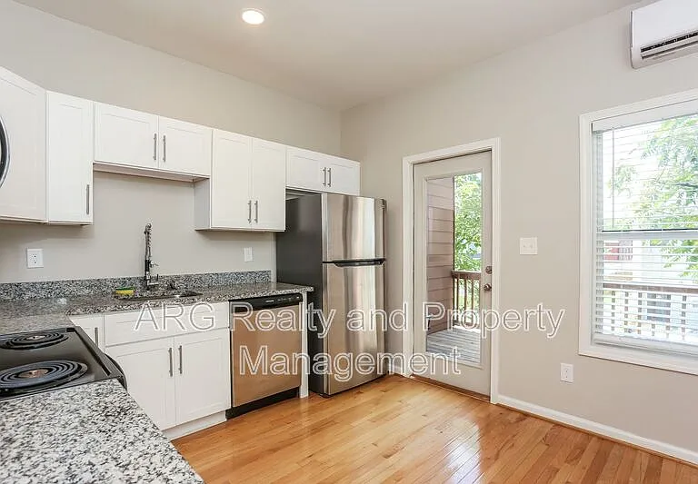840 Smith St SW #A — Photo 8