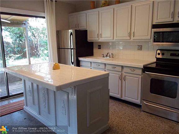 5th image of 1737 SW 14th Ct