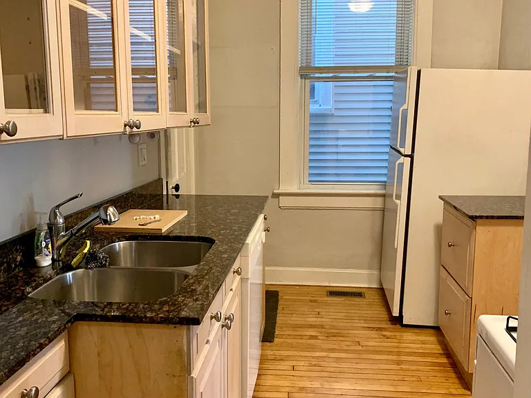 2525 N Wayne Ave #1F — Photo 5