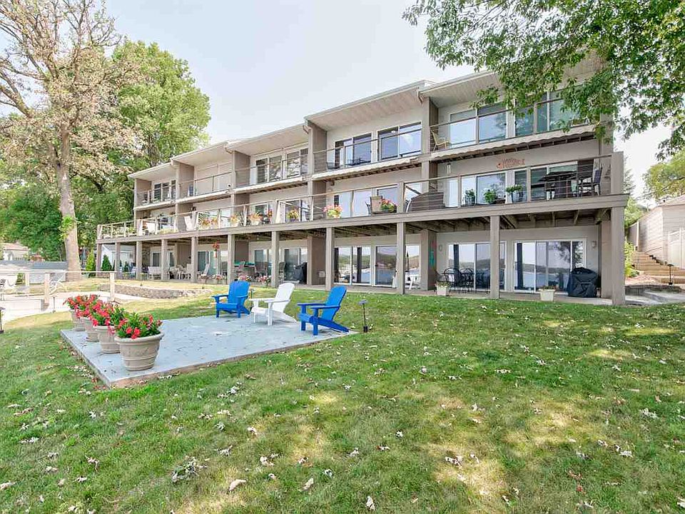 1st image of 249 Lakeshore Dr #4