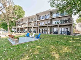 249 Lakeshore Dr #4, Arnolds Park, IA 51331