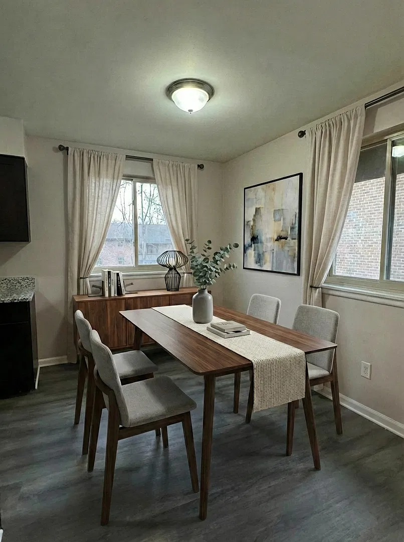 4020 1/2 N. Rogers Ave — Photo 3