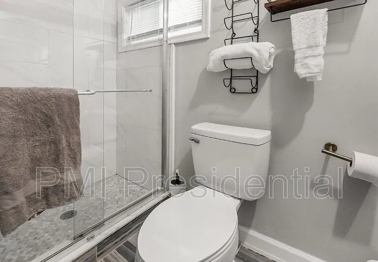 1226 Wallace St — Photo 9