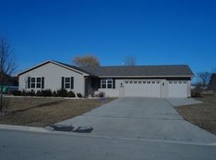 1916 Cross Creek Cir, De Pere, WI 54115