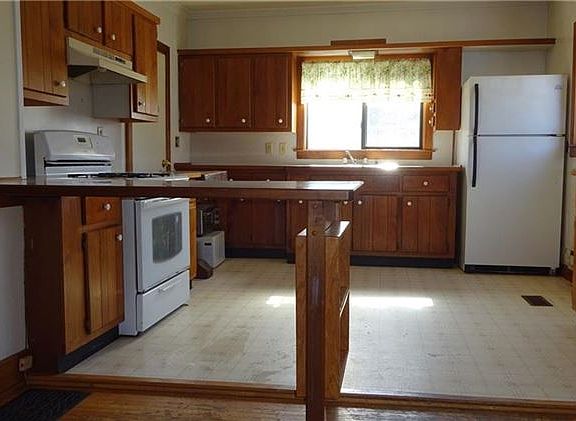 4th image of 5883 New Hartford St