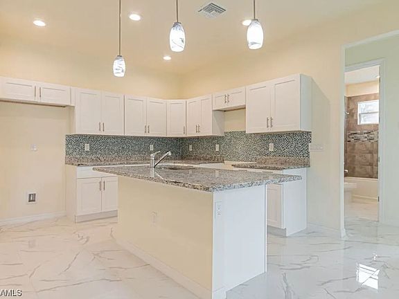 5th image of 434 Pinehurst Ave
