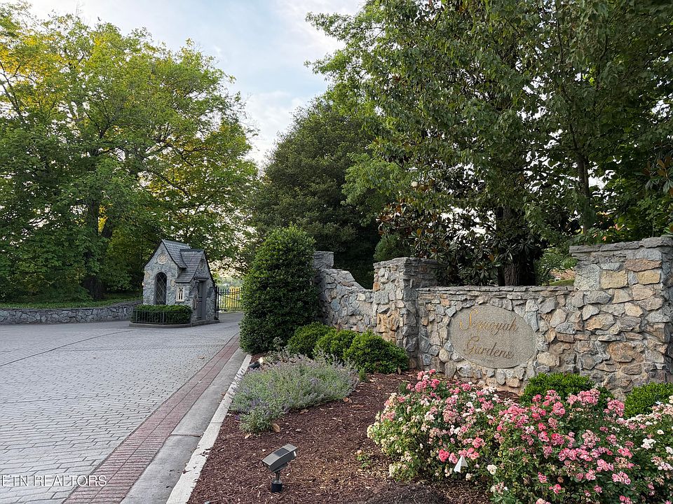 1st image of 238 Sequoyah Gardens Way