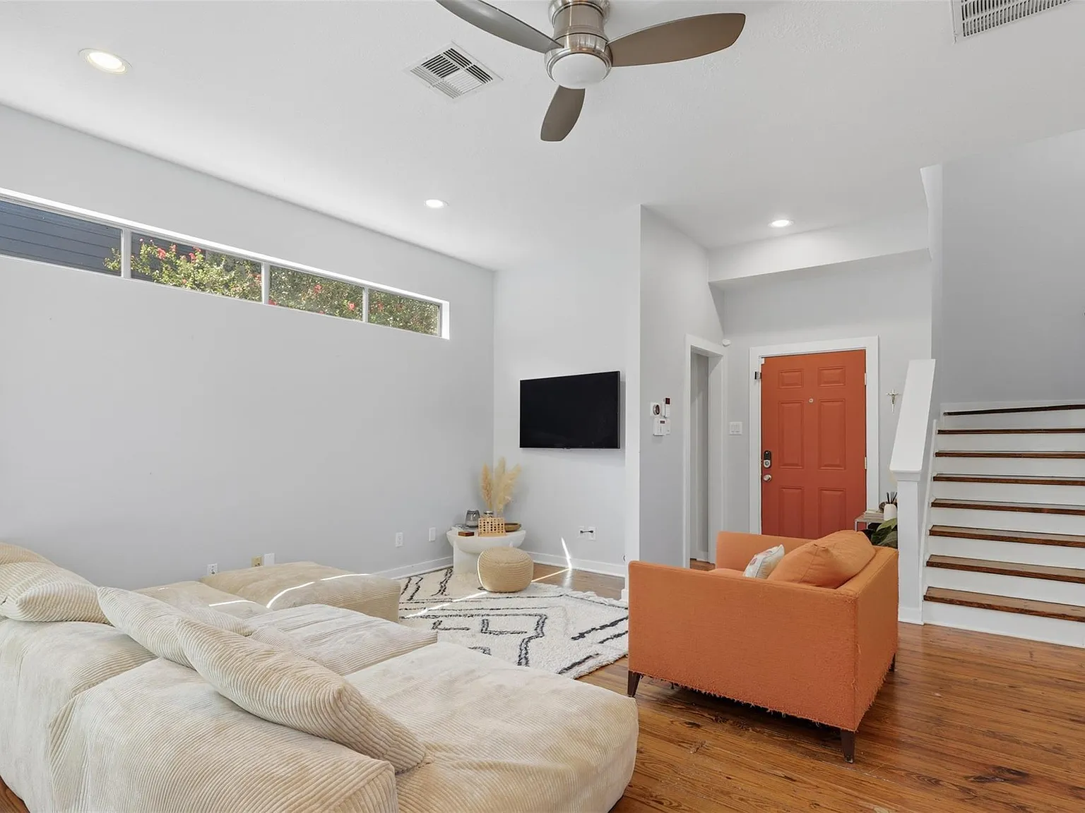 3 bed, 2.5 bath, 2184 sqft, $3,200 — Photo 4