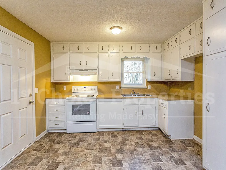 5849 Janet Dr — Photo 7