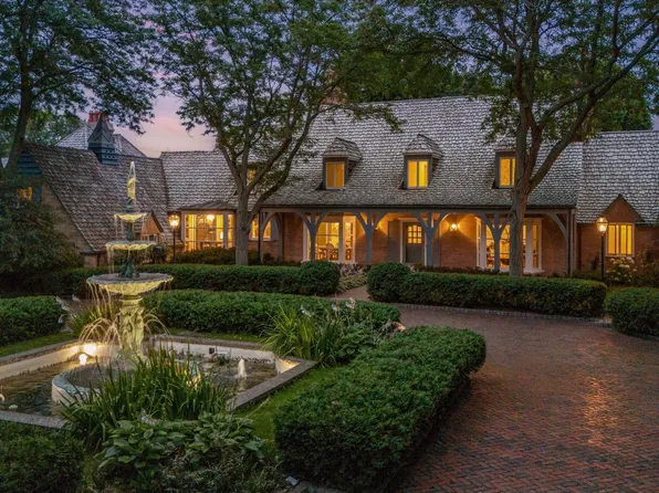 1482 Hunter Dr, Wayzata, MN 55391