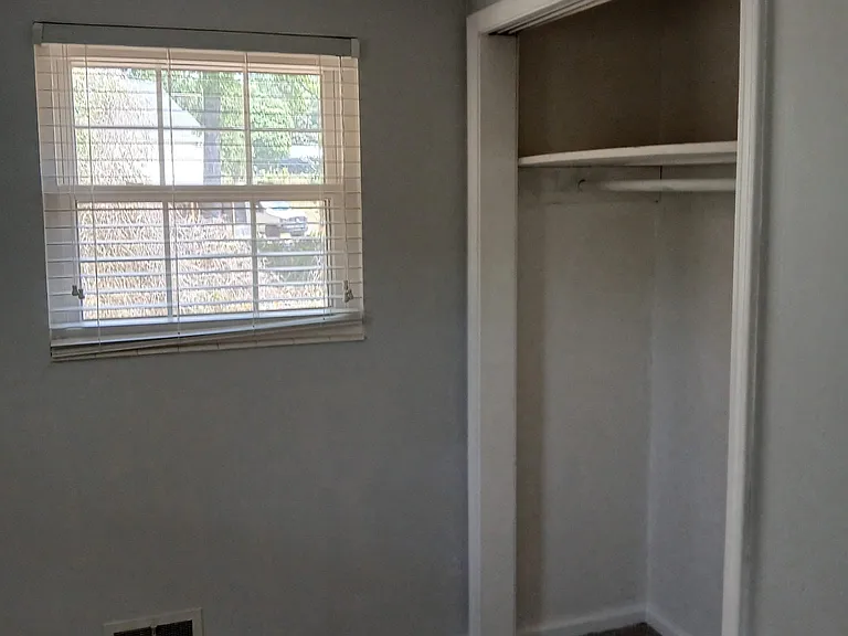 6090 King Arthur Dr — Photo 25
