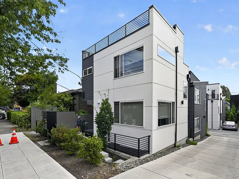 1472 21st Ave — Photo 31