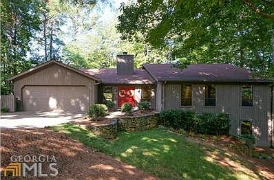 Soft contemporary 4 bedroom ranch on basement in wooded lake community of Loch Highland.