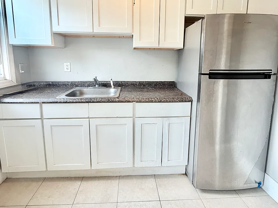 20 Howard Ave #2LL