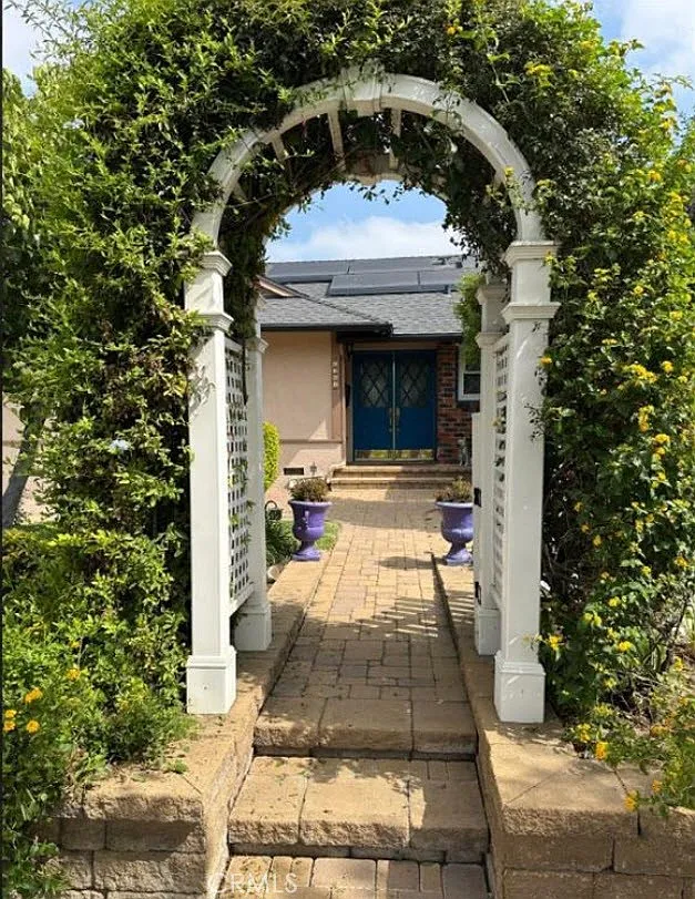 3 bed, 2.5 bath, 1939 sqft, $4,000 — Photo 3
