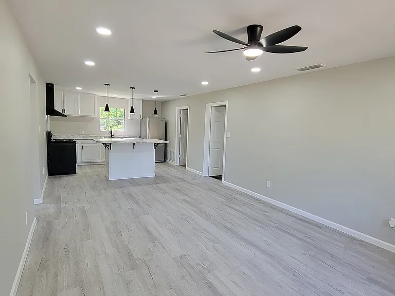 1615 Outer Dr — Photo 11