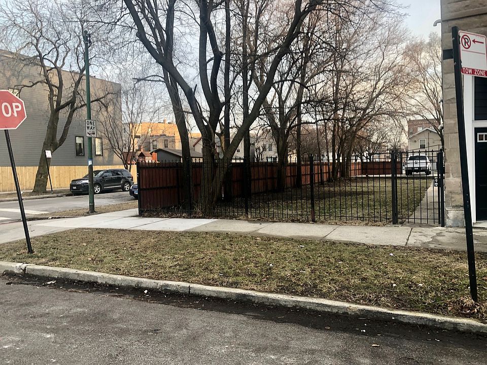 2nd image of 3301 W Hirsch St